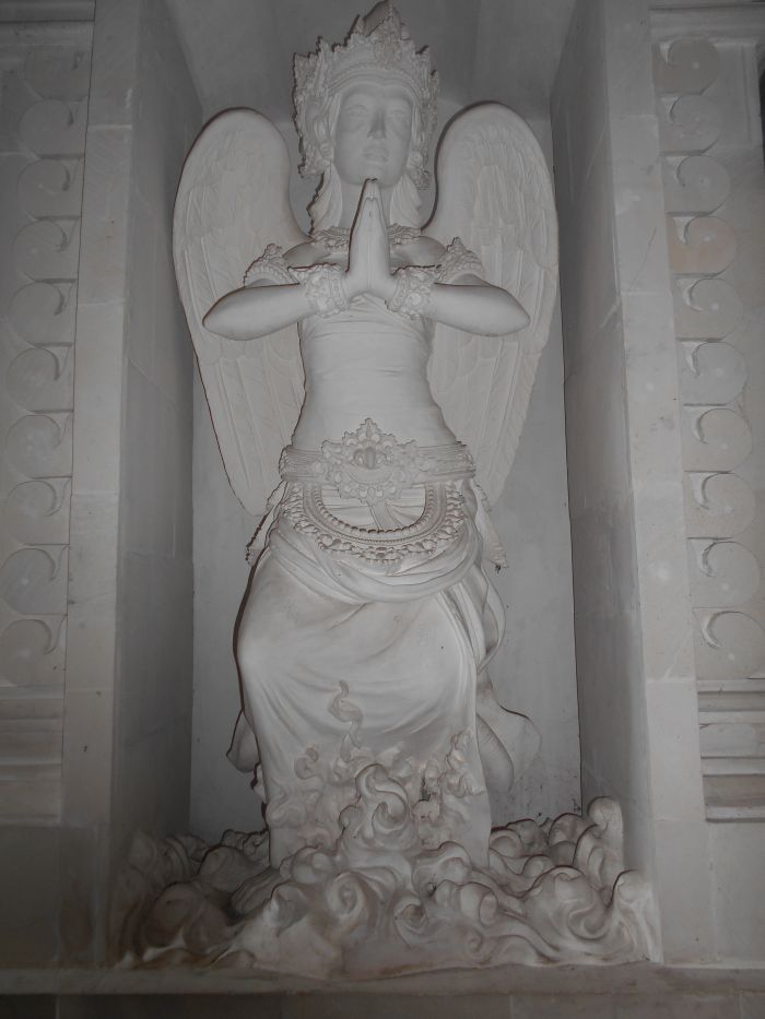 Balijski anioł w Katedrze Katolickiej