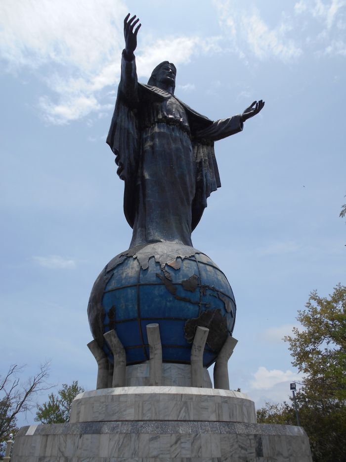 Dili - nad stolicą Timoru Wschodniego góruje pomnik Jezusa