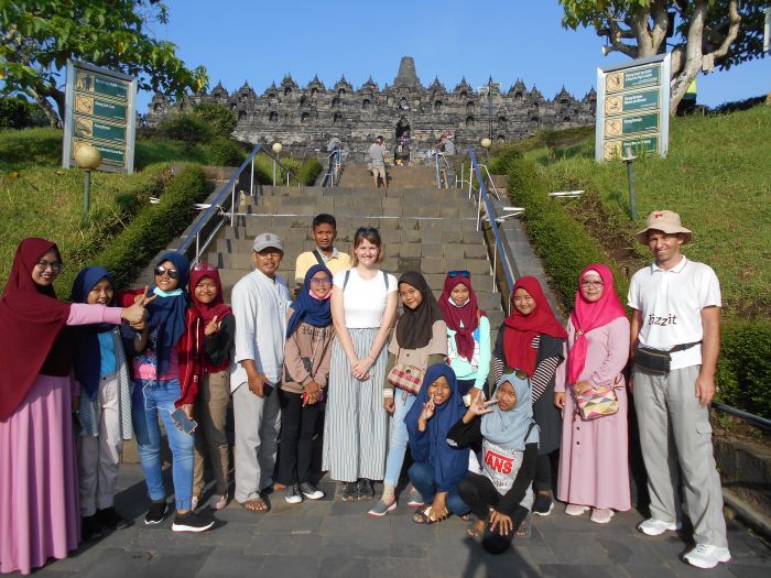 W indonezji wszyscy chcą mieć zdjęcia z białymi turystami