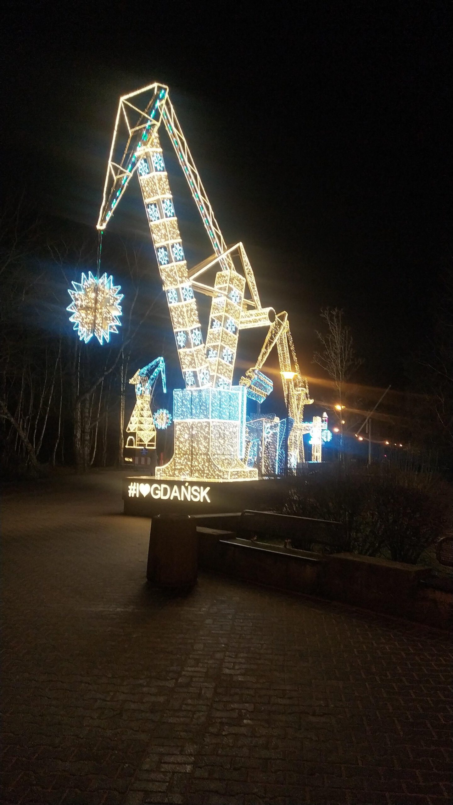 Iluminacje świąteczne przy molo w Gdańsku-Brzeźnie