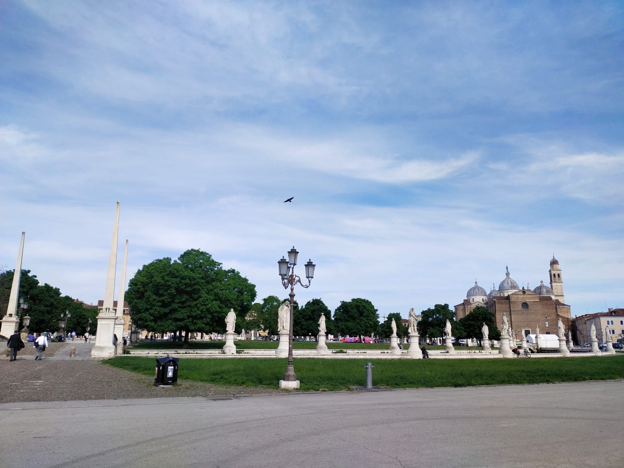 Gigantyczny plac Prato della Valle w Padwie