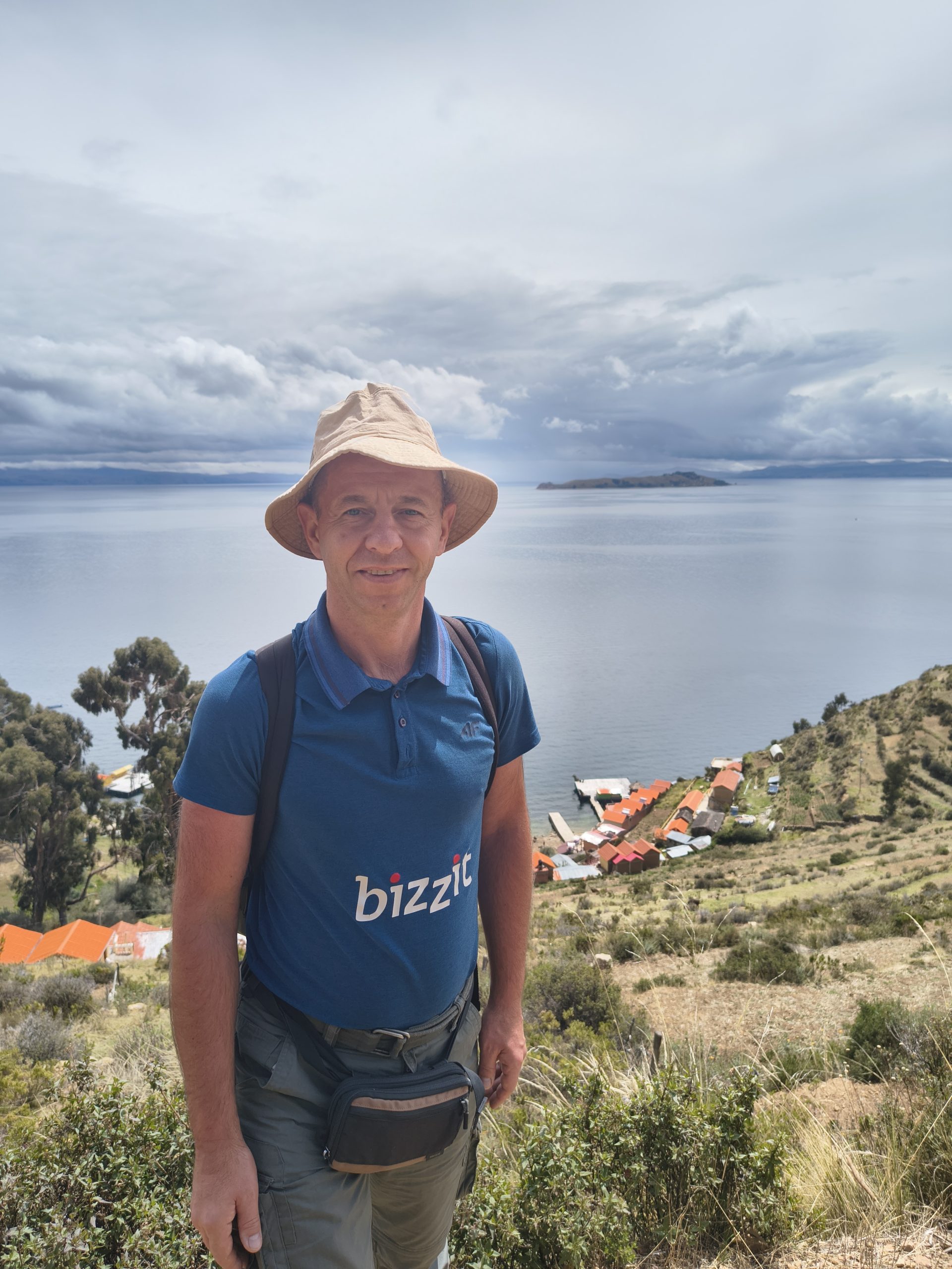 Z Isla Del Sol jest ładny widok na Jezioro Titikaka