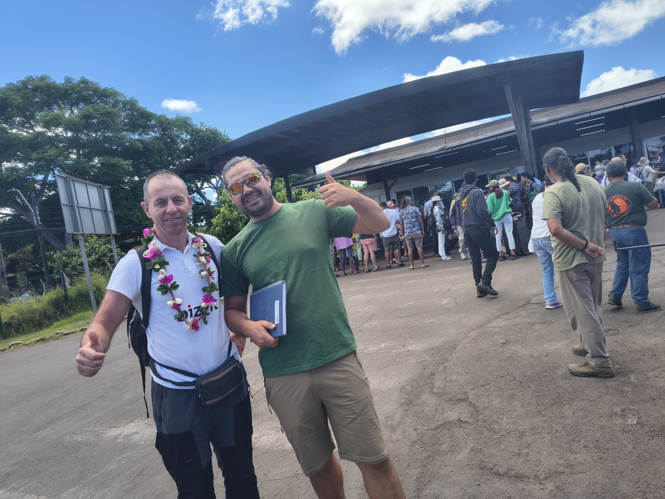 Nelson wita nas girlandami