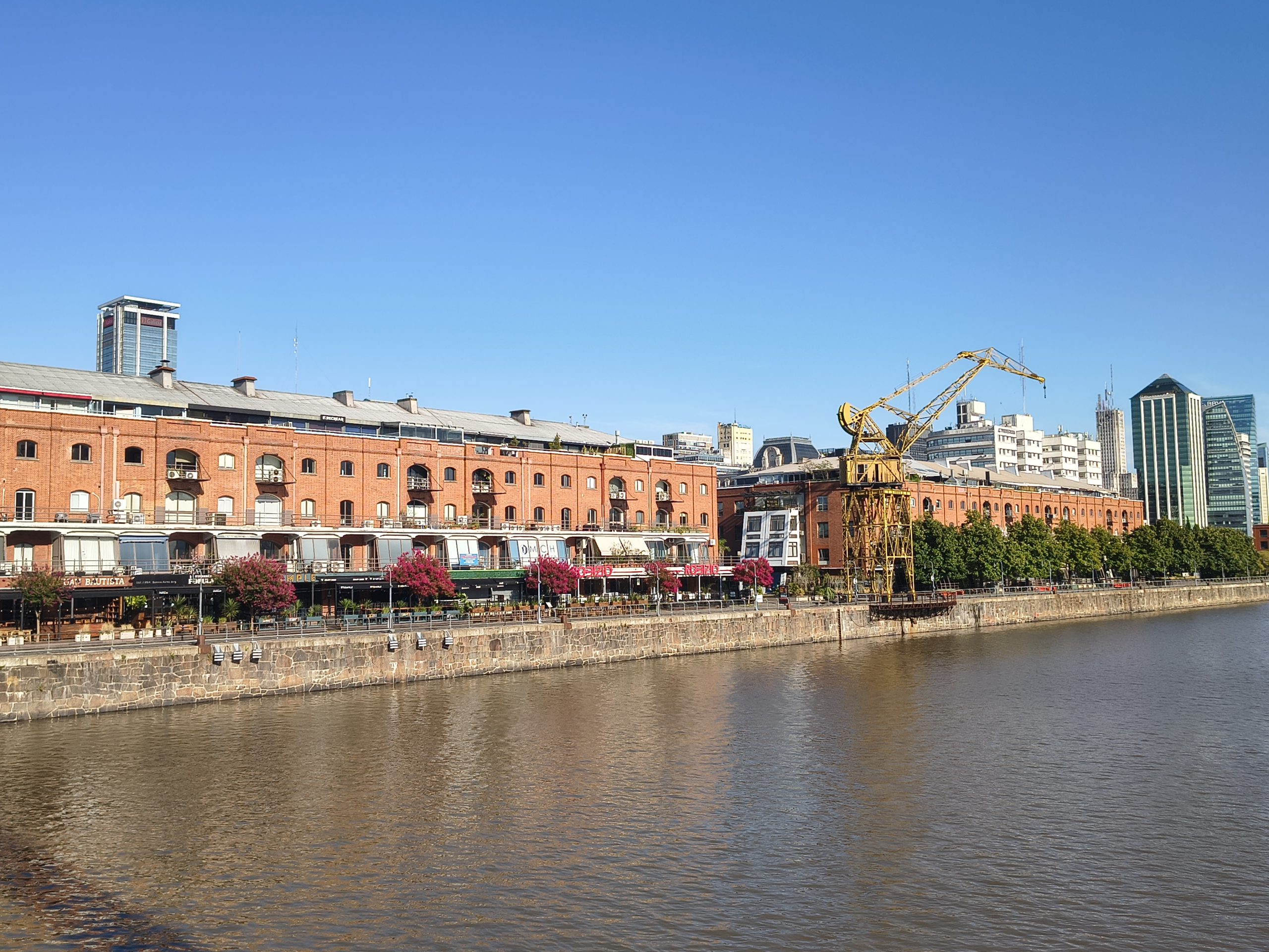 Postoczniowa dzielnica Puerto Madero