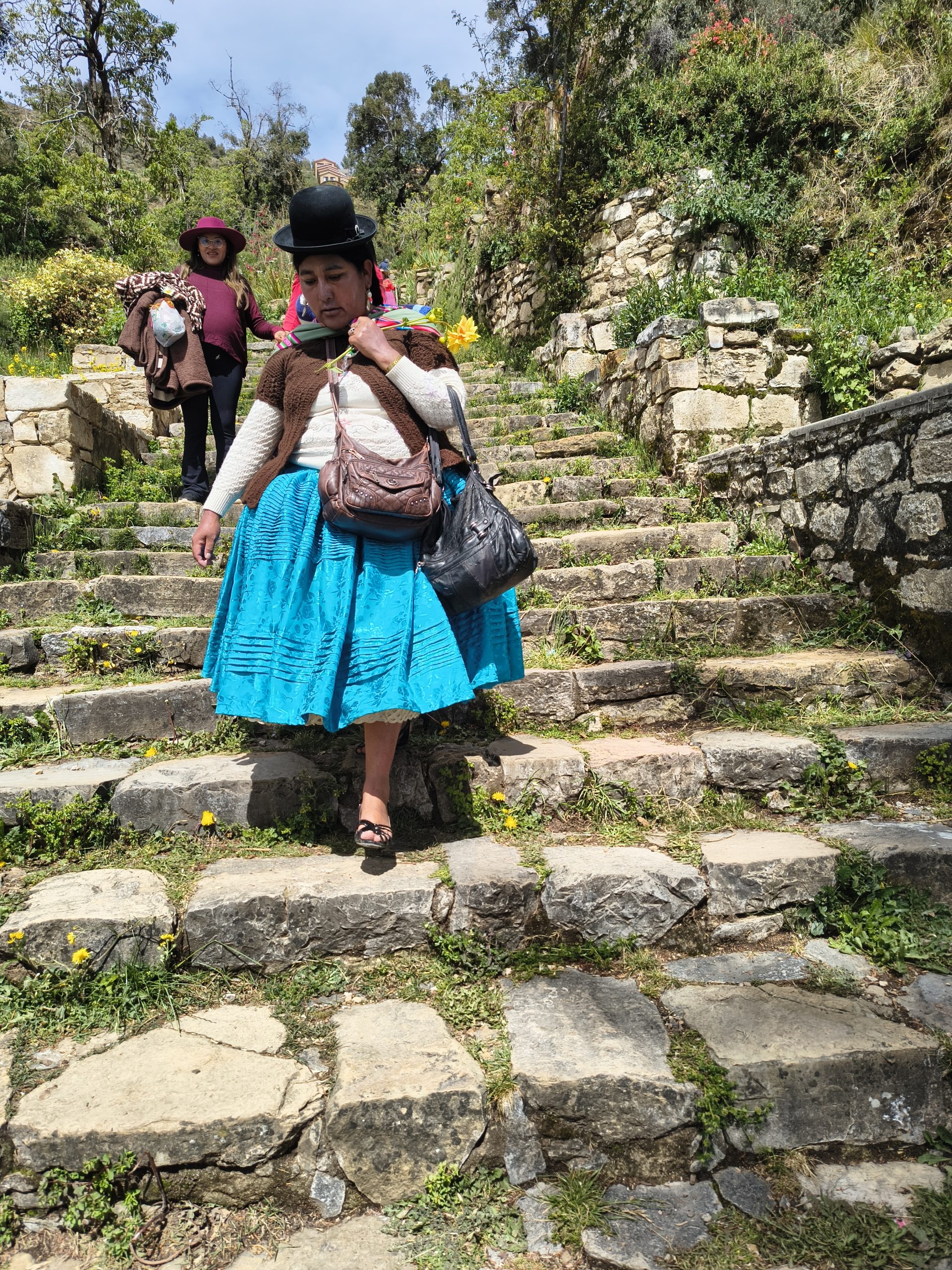 Wizyta na Wyspie Słońca rozpoczyna się od pokonania 208 schodów