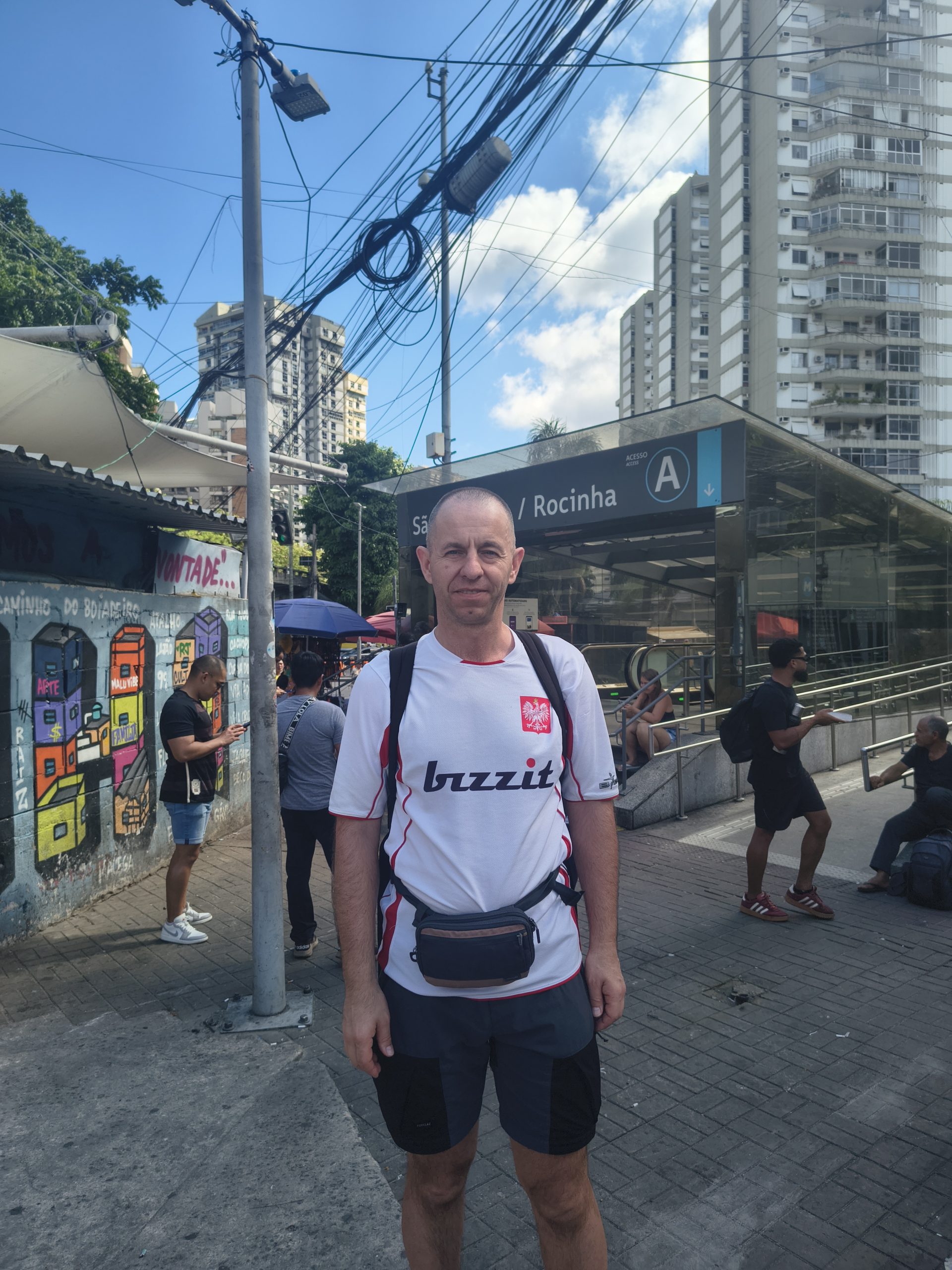 Przed stacją metra Rocinha
