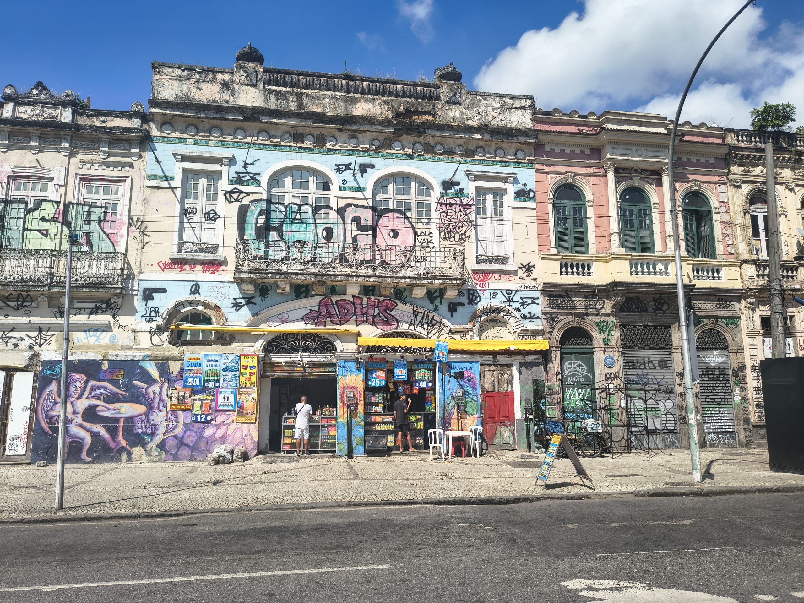 Niektóre budynki w Rio de Janeiro są pomalowane przez artystów