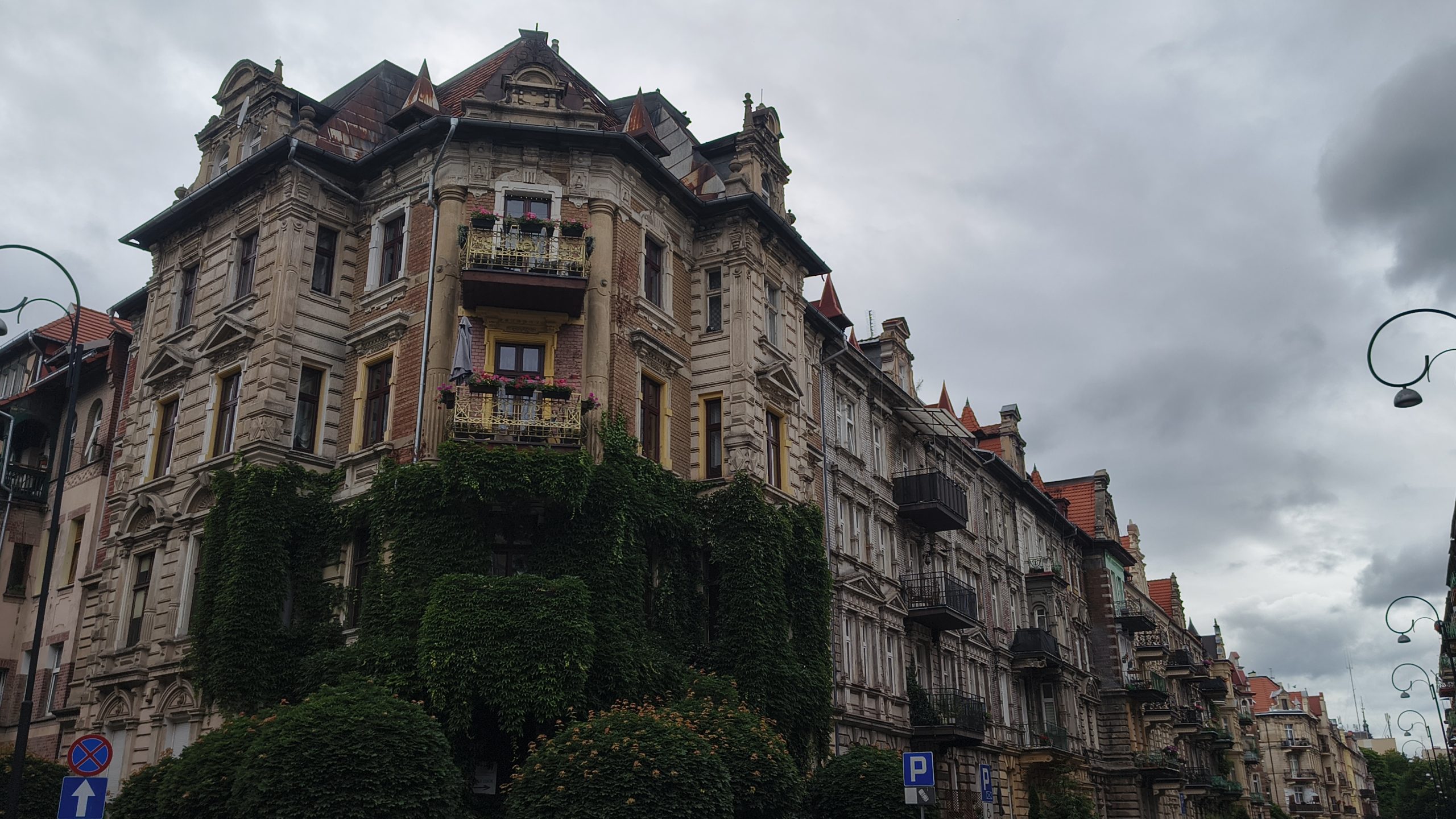 Poniemiecka kamienica, dawniej część Kwadratu zamieszkiwanego przez żołnierzy radzieckich