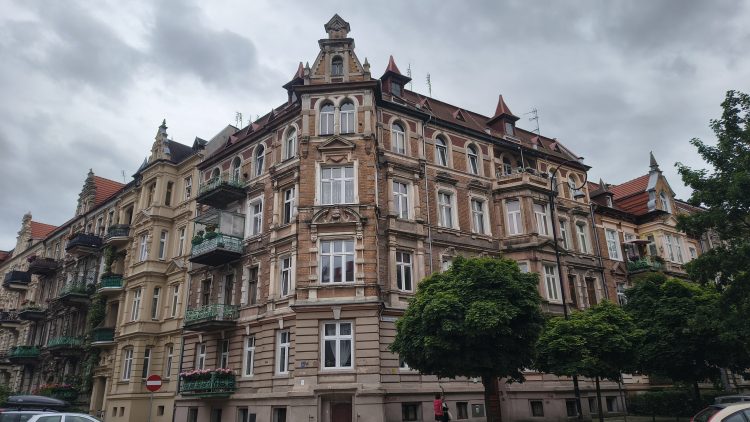 Kamienica w Legnickiej dzielnicy Tarninów a dawniej część Małej Moskwy