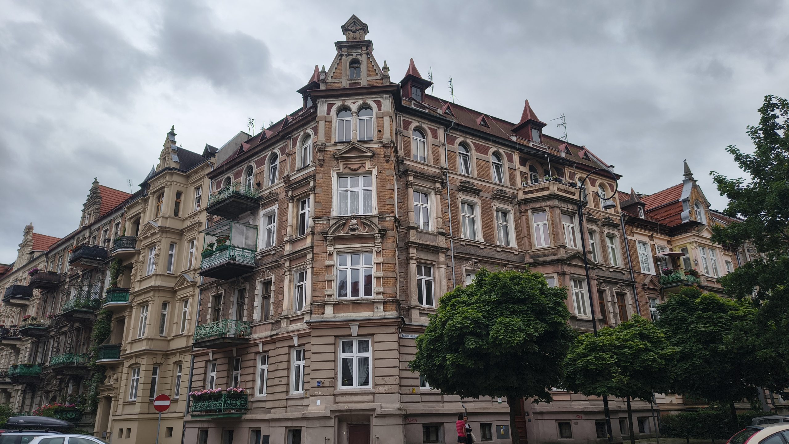 Kamienica w Legnickiej dzielnicy Tarninów a dawniej część Małej Moskwy