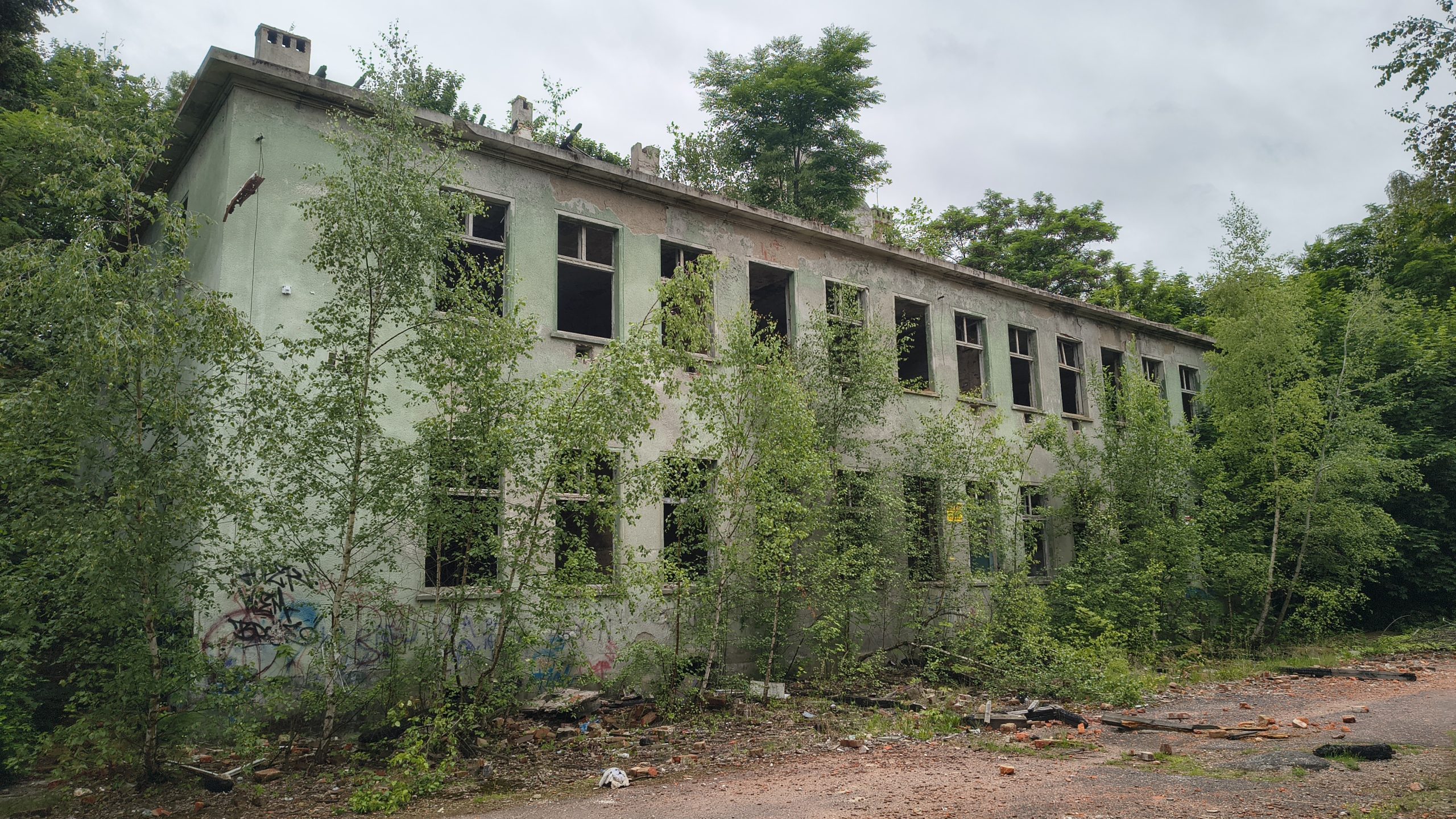 Opuszczony radziecki szpital wojskowy w Lasku Złotoryjskim